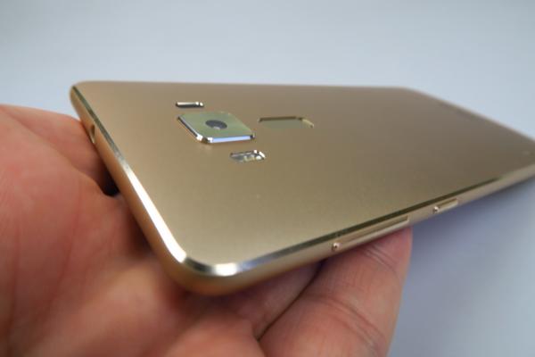 ASUS ZenFone 3 Deluxe: Design metalic excelent, triumf asupra Apple pe partea de antene invizibile