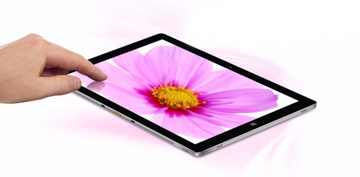 <b>Iată câteva tablete ce se pot dovedi cadouri interesante de Crăciun; modele pentru gaming, dual-boot și tablete hibrid</b>Goana după cadourile de Crăciun a început de ceva vreme, iar în cazul în care nu știți ce i-ați putea cumpăra persoanei dragi de lângă voi, avem noi câteva sugestii. Vă propunem astăzi câteva tablete foarte interesante ce sunt destinate atât gamerilor, 