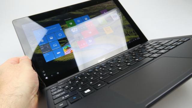 <b>Acer Aspire Switch 12 S Review</b>Am tot testat în ultimul an tablete, modele 2 în 1 şi tablete care se conectează la tastaturi, dar nici un detaşabil veritabil cu procesor Intel Core M. Ei bine iată-ne intraţi şi în această nişă, datorită lui Acer Aspire Switch 12S, analizat în..