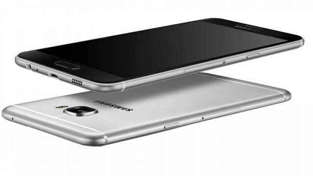 <b>Samsung Galaxy C7 Pro bifează certificarea Wi-Fi Alliance; vine cu display de 5.7 inch și cameră selfie de 16 mpx</b>Gama de terminale Galaxy C a celor de la Samsung s-a dovedit a fi una foarte interesantă, gamă ce se tot mărește. După lansarea lui Galaxy C9 Pro pe lista de lansări se află și modelul C7 Pro - phablet de 5.7 inch ce ar urma să vină și într-o versiune cu