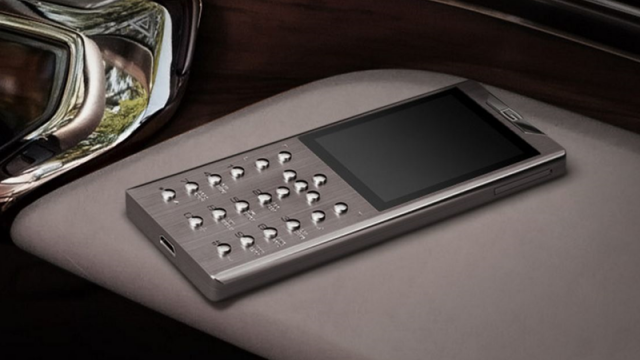 <b>Gresso Meridian Diamond Edition este un nou telefon de lux a cărui carcasă este realizată din titan; costă cât un Mustang nou-nouț</b>Telefoanele de lux sunt adevărate opere de artă dacă putem spune așa, sau chiar bijuterii ținând cont de elementele pe care acestea le integrează în carcasă. Un nou exemplu de asemenea produs este Gresso Meridian, telefon ce vine într-o carcasă din 