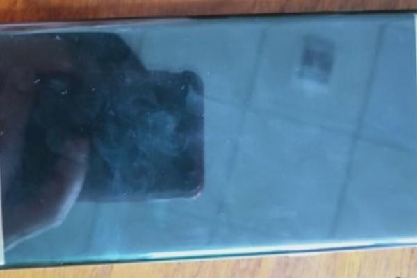 Protecţia de ecran a lui Samsung Galaxy S10+ este aplicată peste Galaxy Note 7 şi se potriveşte aproape perfect