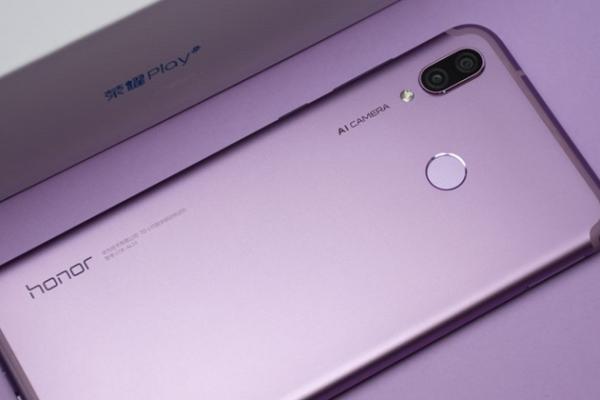 Mini Turul Magazinelor #55: Telefoane Huawei la super preţ, sistem gaming AMD Viking la sumă corectă şi un phablet pentru consum video