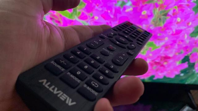 <b>Cum se prezintă televizorul Allview 49ATC5000-U (UHD) cu diagonală de 123 cm; L-am testat, iată ce am aflat</b>Sfârșitul de an ne prinde la Mobilissimo.ro pe masă cu unul dintre primele televizoare lansate de către Allview pe piață și anume modelul 49ATC5000-U care se remarcă prin câteva aspecte cheie. Diagonala generoasă de 123 cm, rezoluție 4K 