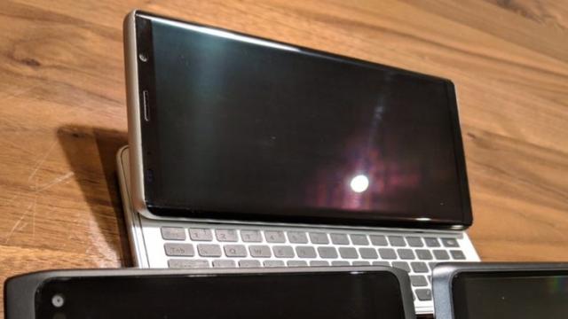 <b>Un succesor spiritual pentru Nokia E7 se va lansa în acest an; Iată ce ne pregătește firma Livermorium</b>Deși ne așteptam ca anul 2019 să ne aducă un nou format în zona smartphone și anume cel pliabil, iată că va exista și o revenire a unui format care în urmă cu aproximativ 10 ani era la mare căutare. Ne referim la cel de tip slider