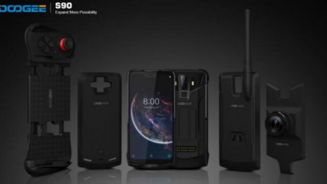 <b>Doogee S90 continuă să ne surprindă: telefon modular cu 5G mai nou şi module interesante</b>Doogee S90 este un telefon care ne-a surprins pe final de an 2018 prin faptul că reuşea să fie atât robust, cât şi modular. Avea şi module walkie talkie şi gamepad şi pentru o companie mică precum Doogee era mare lucru existenţa sa. Acum aflăm