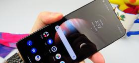 Motorola Moto G9 Plus: Display mare, dar bun mai degrabă la interior