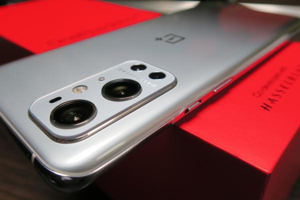 OnePlus 9 Pro: Design cumva clasic OnePlus, acum cu IP68, nuanţe noi