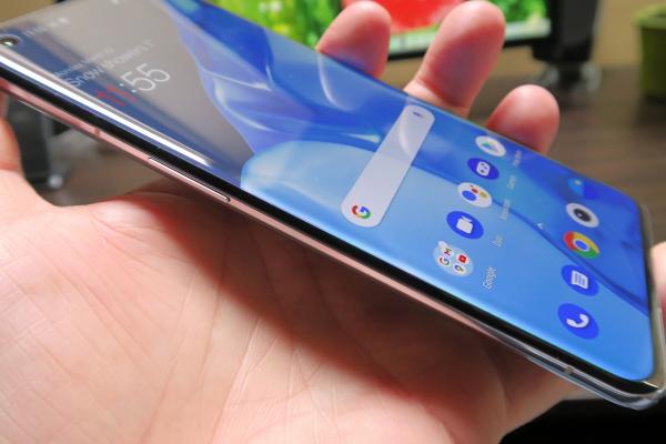 OnePlus 9 Pro: Display excelent pentu Netflix, gaming, producţie de conţinut