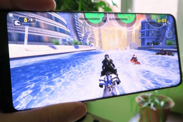 OnePlus 9 Pro: Benchmark-uri de top 3/top 5, rulează jocurile perfect