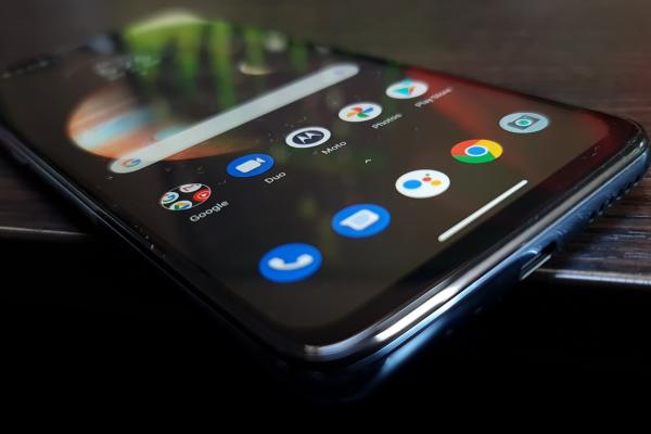 Motorola Moto G9 Plus: Conectivitate tipică de telefon de an 2020