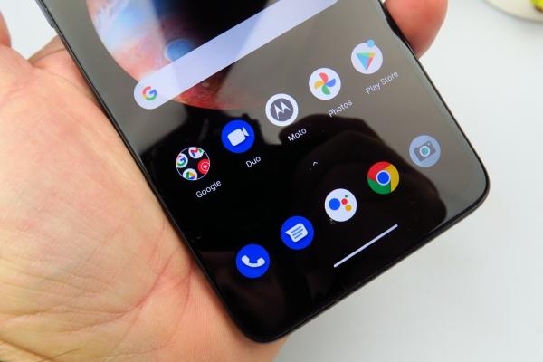 Motorola Moto G9 Plus: OS, UI, aplicaţii stock, cu Android 10 în centru