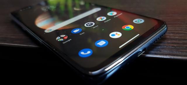 Motorola Moto G9 Plus: Conectivitate tipică de telefon de an 2020