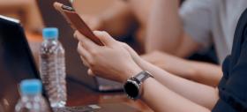 Samsung Galaxy Z Fold 3 și smartwatch-ul Galaxy Watch 4 Classic și-au făcut apariția într-un clip promoțional al companiei sud-coreene