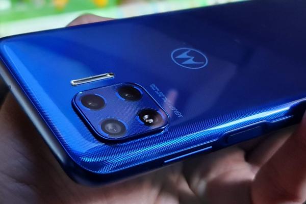 Motorola Moto G 5G Plus: Camera pune la bătaie 6 senzori, stă bine la Macro, excelează la selfie