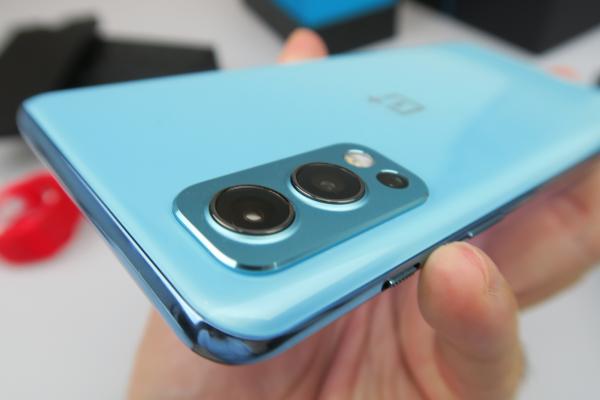 OnePlus Nord 2 5G Unboxing: extra AI, cameră cu stabilizare şi apexul seriei MediaTek Dimensity