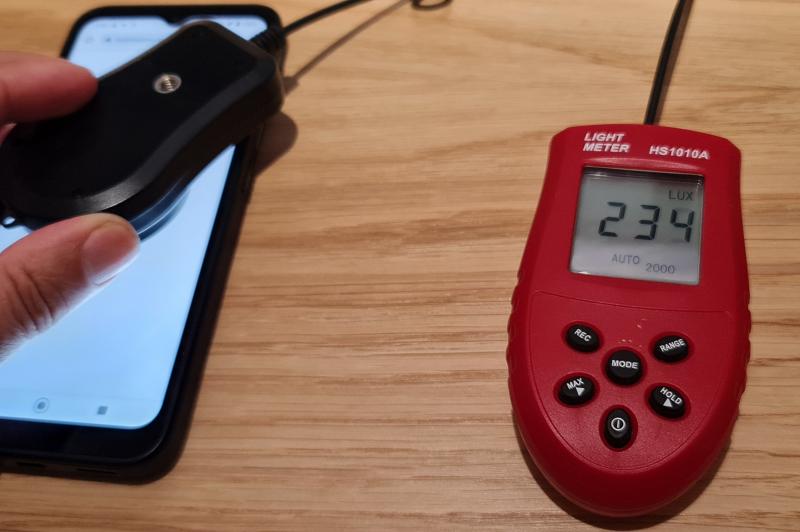 Luminozitate display Motorola Defy 2021 și ecranul văzut la microscop: Motorola-Defy-2021__052.jpg