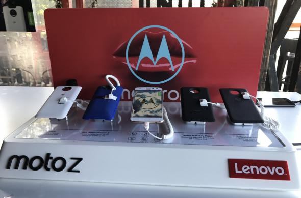 Motorola Moto Z2 Play - Fotografii Hands-On de la evenimente: Lansare-Motorola-Moto-Z2-Play-in-Romania_001.jpg