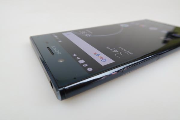 Sony Xperia XZ Premium: Multimedia cu extra opţiuni moştenite de la Walkman, volum nu foarte puternic
