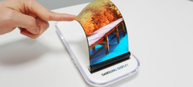 CEO-ul Samsung confirmă lansarea unui smartphone cu display pliabil pentru 2018