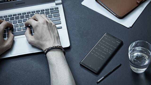 <b>Precomenzile înregistrate pentru Samsung Galaxy Note 8 în SUA și Coreea de Sud ar fi unele record</b>O informație sosită astăzi în presa online scoate la iveală faptul că precomenzile înregistrate în SUA și Coreea de Sud pentru noul phablet Samsung Galaxy Note 8 sunt unele record. Acest terminal urmează a fi livrat către clienți începând cu data de 