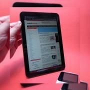Review Motorola Xoom - prima tabletă Honeycomb se dovedește atractivă (Video)