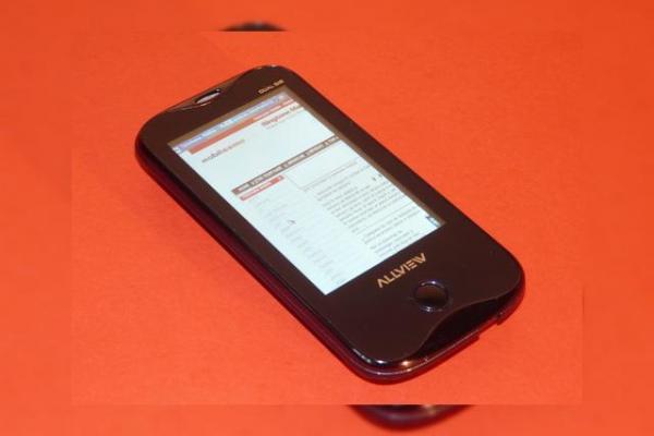 Review Allview F2 Crony - probabil cel mai atractiv design de telefon românesc (Video)