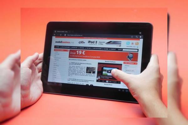 Review Samsung Galaxy Tab 10.1 - cea mai controversată tabletă a anului impresionează prin design, nu și prin software (Video)