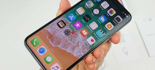 Apple iPhone X Unboxing: scoatem din cutie Xperimentul Apple şi aruncăm o privire peste Face ID (Video)