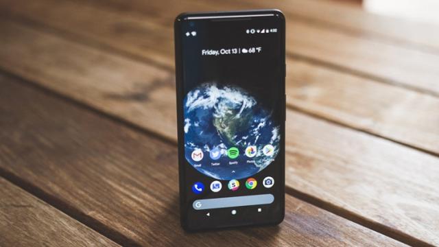 <b>Pixel 2 și Pixel 2 XL primesc o actualizare software ce include soluție pentru prevenirea efectului burn-in; se umblă și la culori, luminozitate</b>Pentru a rezolva câteva din problemele întâmpinate de utilizatori cu ecranul lui Pixel 2 XL, cei de la Google vin astăzi cu un update mult așteptat. Actualizarea din noiembrie reduce luminozitatea maximă a phablet-ului cu o valoare de 50 unități