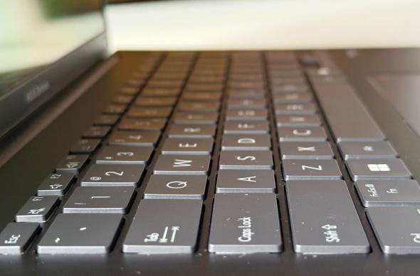 ASUS ZenBook 14 UM3406K - Design: ASUS-ZenBook-14-Design_018.jpg
