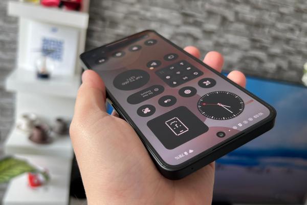 Nothing nu renunță la telefoanele mid-range și lucrează deja la Phone (4a) Pro