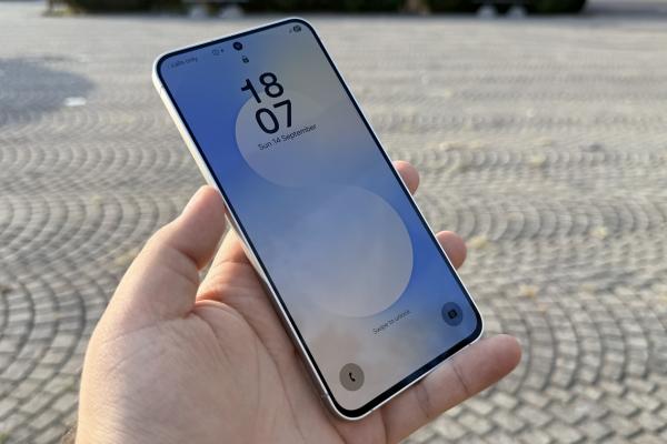 Samsung Galaxy S25 FE: Scoruri familiare în benchmark-uri, cu ceva throttling