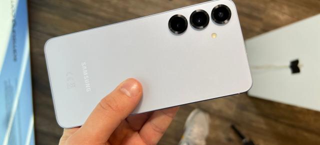 Samsung încă nu a decis soarta lui Galaxy S26+; După zvonuri legate de renunțarea la modelul plus, acum ar fi iar în cărți