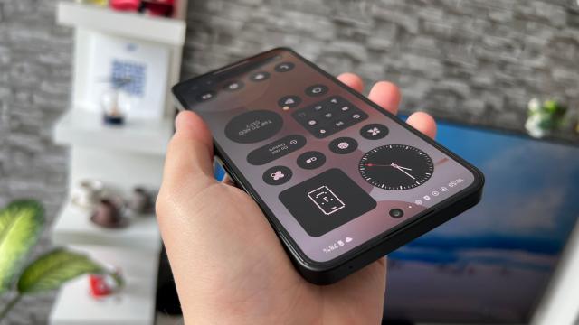 <b>Nothing nu renunță la telefoanele mid-range și lucrează deja la Phone (4a) Pro</b>Nothing nu trece prin momente prea bune, după un smartphone Nothing Phone (3) care a atras mai degrabă critici decât laude și un scandal cu poze stock folosite ca mostre foto pentru modelul aici menționat. Acum pare că se concentrează