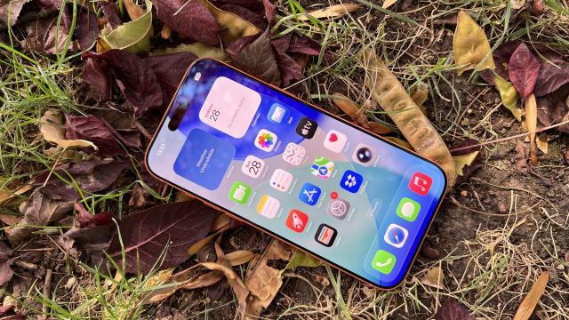<b>iOS 26.0.1 vine să rezolve câteva dintre problemele întâmpinate de utilizatorii iPhone Air și iPhone 17 Pro; Ce aduce nou?</b>Orice mare lansare de smartphone flagship atrage și probleme, iar seria iPhone 17 nu a stat departe cu toate că precomenzile stagnează și acum, deși marea majoritate trebuiau livrate de pe 19 septembrie. Trecem peste și ne amintim 