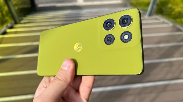 <b>Motorola moto g86 Power: Benchmarks de telefon midrange, nu entry</b>Motorola Moto G86 Power are același procesor ca și Moto G86, adică un MediaTek Dimensity 7300 de 4 nanometri, cu 8 nuclee. E tactat la 2.5 GHz și are GPU Mali-G615 MC2. Aduce și 12 GB RAM, acolo unde testasem un Moto G86 cu doar 8 GB.