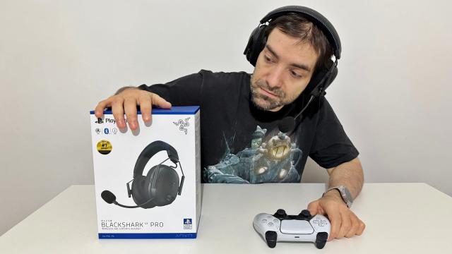 <b>Căștile Razer Black Shark V3 Pro au schimbat modul în care fac streaming de jocuri (Video)</b>Nu știu dacă știți, dar unul dintre hobby-urile mele este să mă joc jocuri pe PS5 și să fac streaming cu ele. Uneori pe YouTube, pe un alt canal, alteori pe Twitch mai nou. M-am apucat de Twitch din vară și... merge greu, dar merge