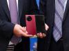 vivo X Fold 2 prezentat oficial, în varianta roşie şi cu 3 camere Zeiss; Telefonul pliabil vine în aprilie