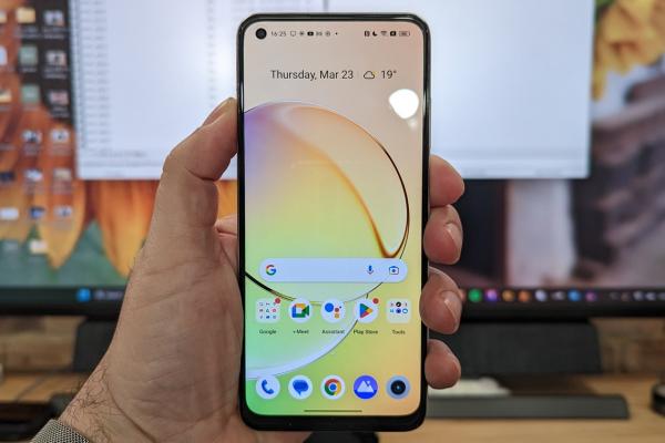 realme 10 4G: Display de calitate, imersiv prin simetrie, luminos