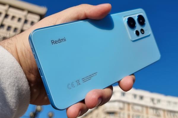 Redmi Note 12 4G: Design pe bază de policarbonat, cu muchii drepte în stil iPhone 14