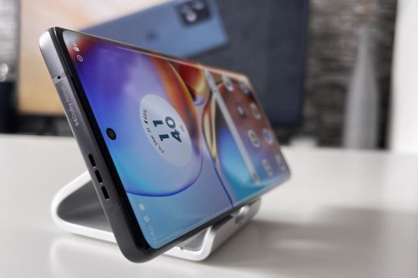 Motorola Edge 40 Pro: Acustică stereo echilibrată, cu Dolby Atmos și funcție Moto Spatial Sound