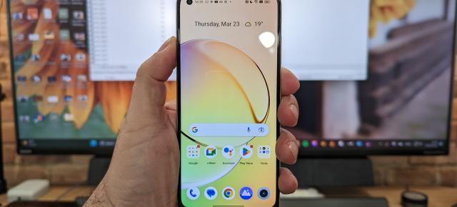 realme 10 4G: Display de calitate, imersiv prin simetrie, luminos