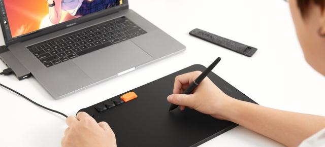 E LUNI e AMAZON: Azi vă recomandăm tableta grafică accesibilă Voila L, de la VEIKK, cu stilou sensibil și taste mecanice pentru scurtături