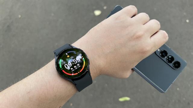 <b>Ecranul lui Samsung Galaxy Watch6 Classic va fi cu 10% mai mare decât al predecesorului; La ce dimensiune ajunge?</b>Luna august a acestui an este așteptată să ne aducă un nou eveniment marca Unpacked, în cadrul căruia Samsung va prezenta noile smartphone-uri pliabile Galaxy Z Fold5 și Galaxy Z Flip5. Nu vor fi singurele noutăți, pentru că așteptăm 