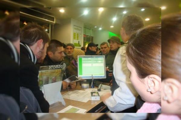 și s-a lansat și iPhone 4... prin Cosmote și Vodafone (Video)