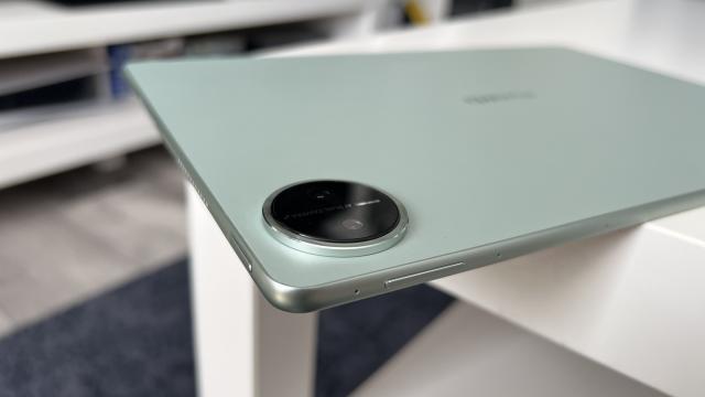 <b>Huawei MatePad Pro 12.2 2025 PaperMatte: Cameră cu rol utilitar, culori plăcute de aproape</b>Deși nu cumpăr o tabletă pentru fotografii, am ajuns să folosesc camera de pe HUAWEI MatePad Pro 12.2 2025 mai des decât mă așteptam. Că e vorba de scanarea unor documente, capturi rapide pentru articole sau apeluri video, senzorul de 50 MP