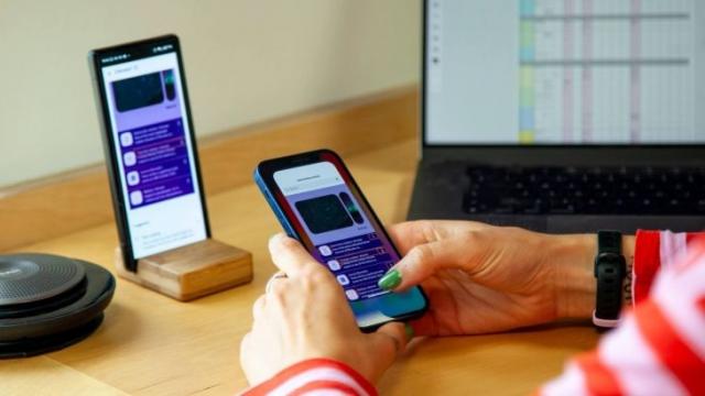 <b>Telefoanele noi riscă interdicția în UE din 28 iunie; fără accesibilitate completă, nu mai pot fi vândute</b>Începând cu 28 iunie 2025, toate telefoanele vândute în Uniunea Europeană vor trebui să respecte cerințele impuse de Directiva europeană privind accesibilitatea (European Accessibility Act – EAA). Aceasta obligă producătorii de dispozitive electronice