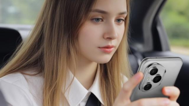 <b>RESIGILATUL ZILEI #74: HONOR 400 Pro - telefon cu Snapdragon 8 Gen 3, 512GB stocare și baterie mare, perfect pentru călătorii</b>Suntem la episodul 74 din seria „RESIGILATUL ZILEI”, unde aducem în față acele produse care oferă specificații de top la prețuri cu mult sub valoarea de raft. Azi aducem în prim-plan un smartphone proaspăt lansat care reușește să impresioneze prin putere