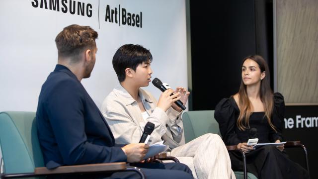 <b>RM din BTS e noua față a Samsung Art TV; tehnologia 4K devine ghid cultural prin vocea lui Kim Namjun</b>RM, liderul trupei BTS, revine în spațiul public, dar nu cu muzică, ci ca ambasador global pentru televizoarele Samsung Art TV. Proaspăt ieșit din armata sud-coreeană, Kim Namjun își îndreaptă atenția spre una dintre pasiunile lui mai vechi: arta...